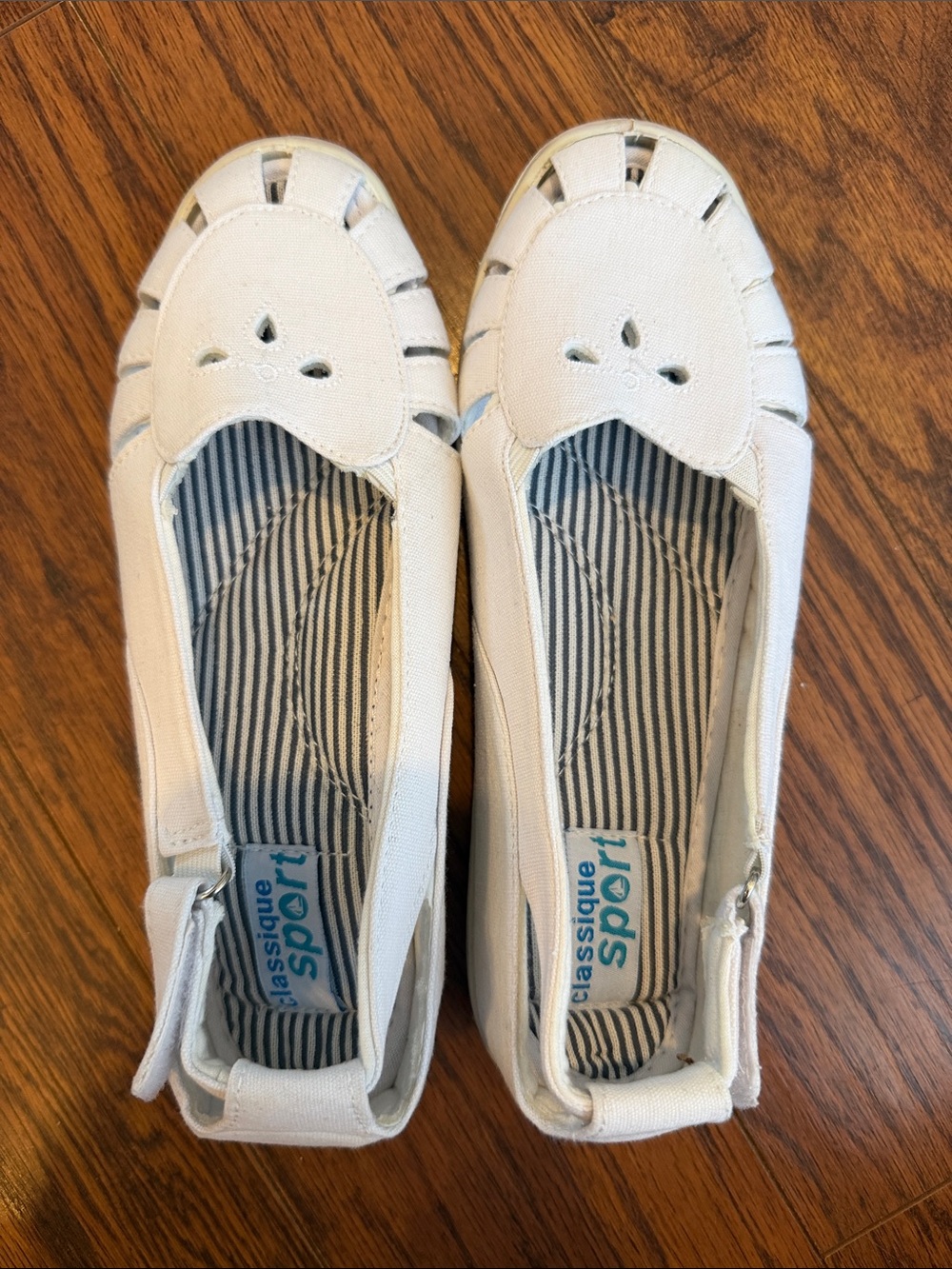 Classique Sport Women White Canvas Slip-On Shoes